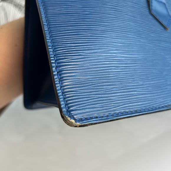 Set Luis Vuitton Epi Triangle Bag - Picture 8 of 16